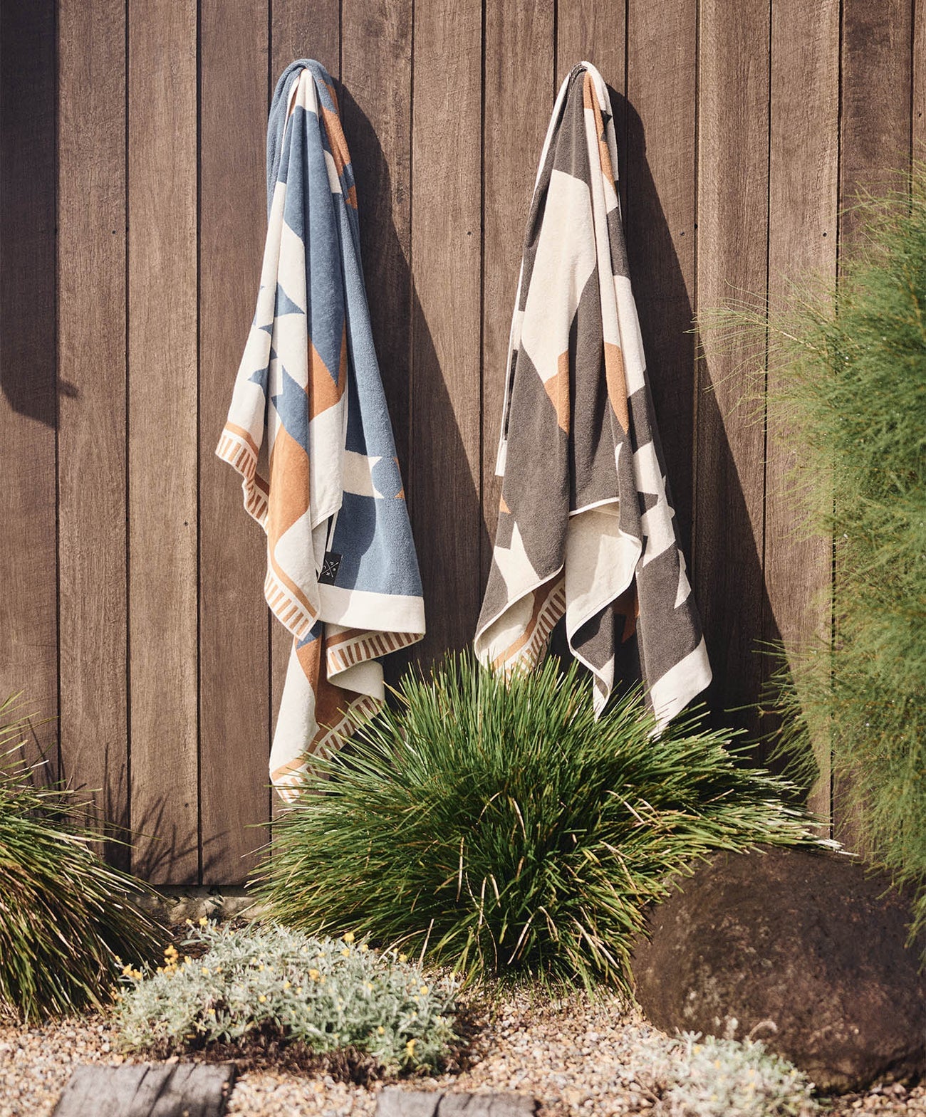 Rocky Mountain Large Towel | Natural / Khaki