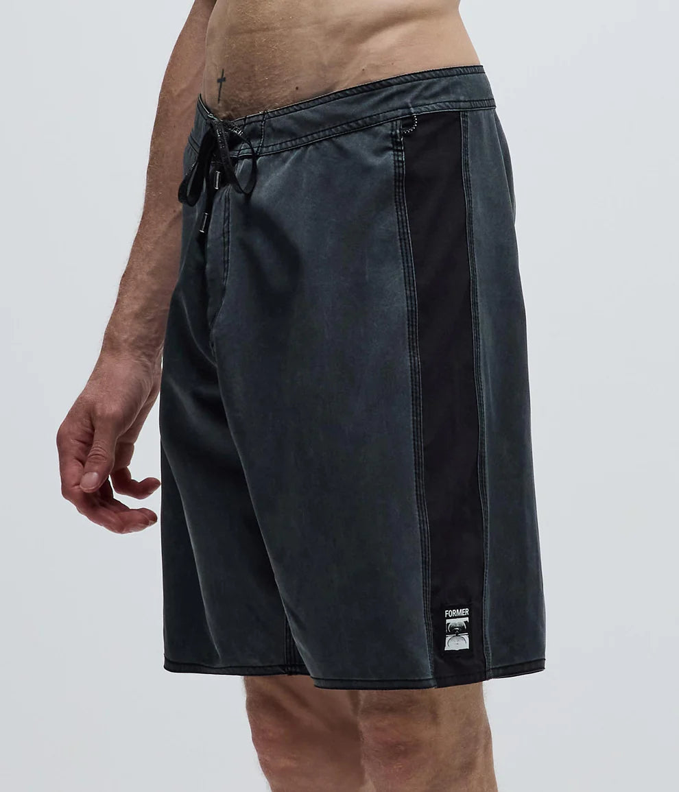 Team 19" Trunk - Black