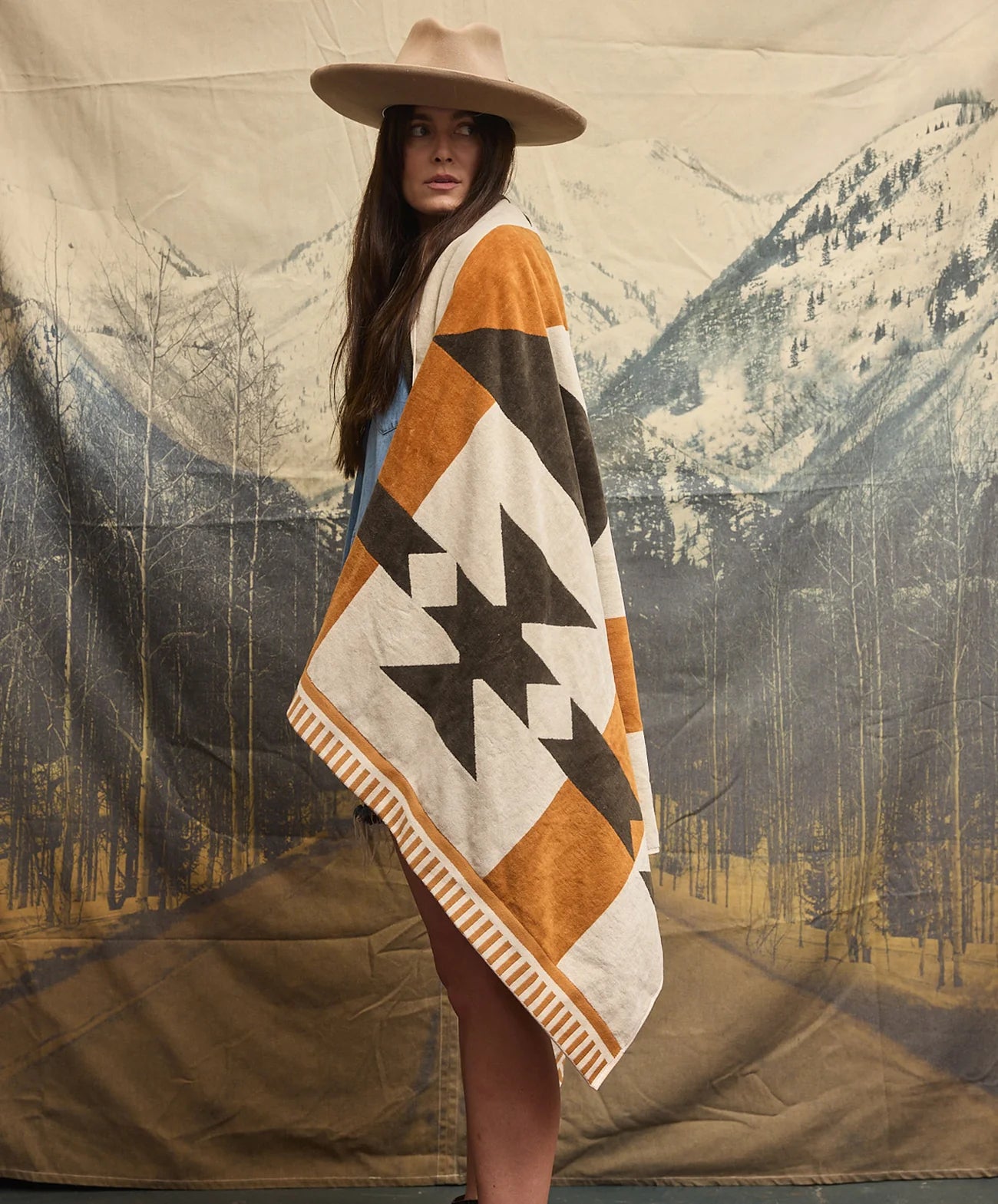 Rocky Mountain Large Towel | Natural / Khaki