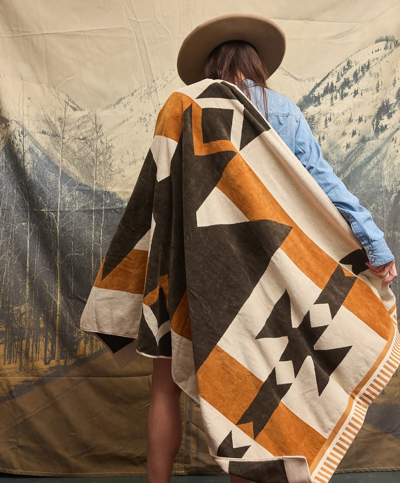 Rocky Mountain Large Towel | Natural / Khaki