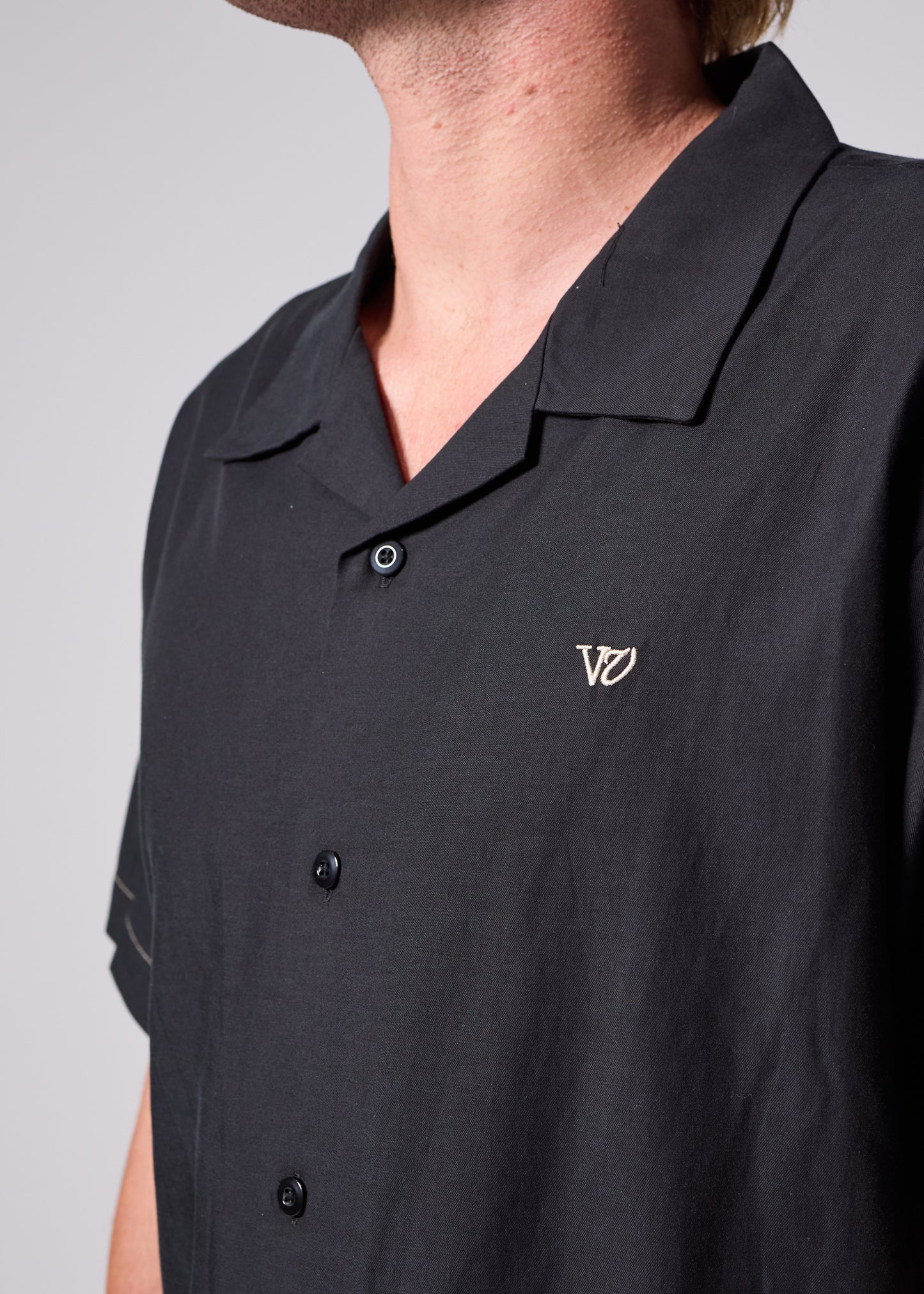VV Contrast SS Shirt - Black
